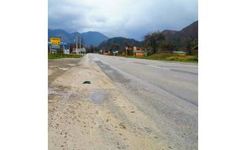 Poškodenú cestu medzi obcami Porúbka a Lietavská Lúčka začnú opravovať, vodičov čakajú obmedzenia