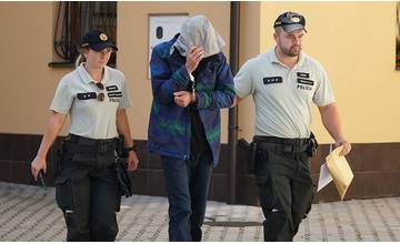 31-ročný Lukáš skúšal kradnúť v bytovom dome, pri zápase s nájomníkom ho zadržali mestskí policajti