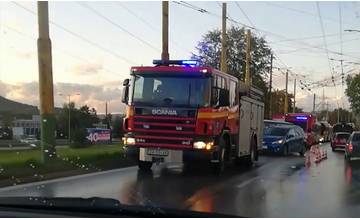 AKTUÁLNE: Na sídlisku Solinky došlo k nehode dvoch áut, trolejbusové linky nepremávajú