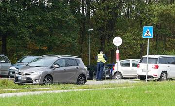Parkovisko pri Lesoparku Chrasť kapacitne nestíha, bezplatne ho využívajú nielen návštevníci