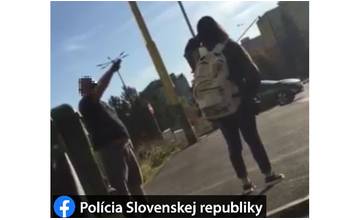 Polícia v Žiline zadržala a obvinila 31-ročného Jána, ktorý obťažoval Kórejku a hajloval