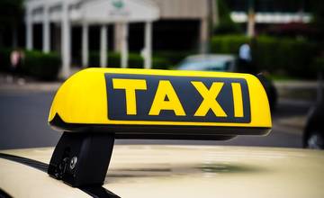 Mestská polícia opäť kontrolovala taxislužby v Žiline, zistených bolo 7 porušení zákona