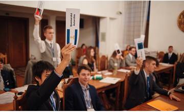 V Žiline pre stredoškolákov opäť simulovali rokovanie na Prvom žilinskom Summite