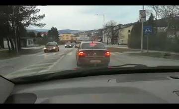 VIDEO: Opitý Kysučan musel prejsť cez priechod pre chodcov štvornožky