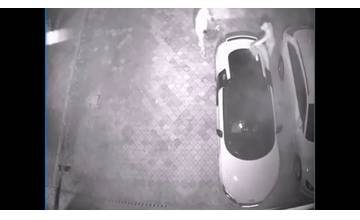 VIDEO: V noci došlo v Žiline k podpáleniu Audi R8, za dolapenie páchateľov je odmena 10 000 eur