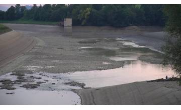 VIDEO: Vypustený Hričovský kanál a vodná nádrž Mikšová