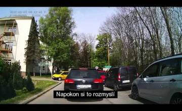 VIDEO: Dopravný chaos v žilinskej nemocnici: Vodič chcel ísť silou mocou rovno