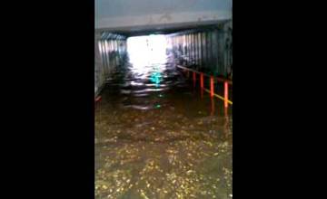 VIDEO: Metská krytá plaváreň Žilina cez povodne