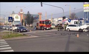 VIDEO: Vážna dopravná nehoda Žilina, križovatka pri HM Tesco 16. novembra 2013