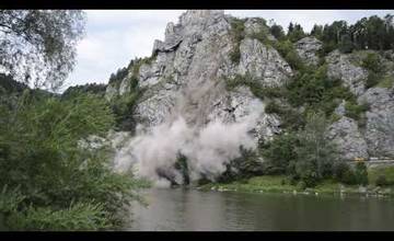 VIDEO: Video z dnešného pádu skalného masívu pod Strečnom