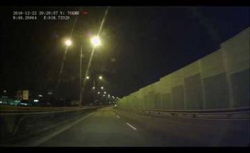 VIDEO: Výpadok elektriny na Rajeckej ceste zachytený kamerou v aute