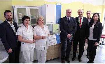 Spoločnosť ELMAX Žilina darovala žilinskej nemocnici nový laminárny box za takmer 3500 eur
