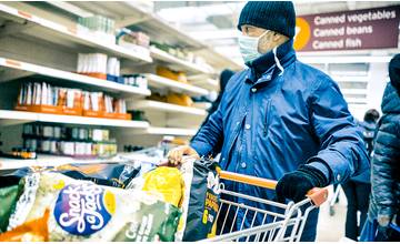 AKTUÁLNE: Na Slovensku bude platiť povinnosť nosiť rúško všade mimo bydliska