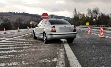 39-ročná žena jazdila aj napriek uloženému súdnemu zákazu, policajti ju zadržali a auto zaistili
