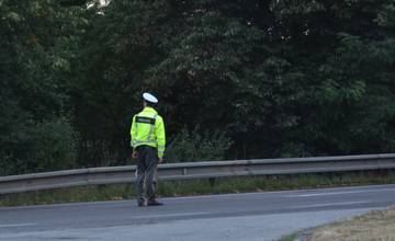 AKTUÁLNE: Na ceste pod Strečnom došlo k zrážke auta s chodcom, cesta je uzavretá