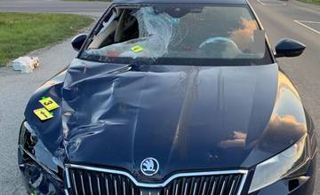 Opitý 55-ročný vodič, ktorý usmrtil pri obci Strečno chodca, spôsobil ďalšie dve nehody