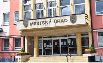 Mesto Rajec začalo s distribúciou daňových výmerov, občanom odporúča platbu bankovým prevodom