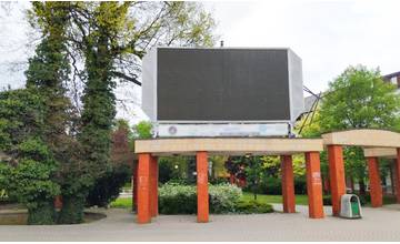 Obrazovku na Hlinkovom námestí mali demontovať najneskôr v marci, odstránenie rieši žaloba