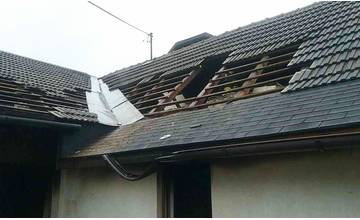 Pri požiari rodinného domu v Kysuckom Lieskovci sa zranili dve osoby