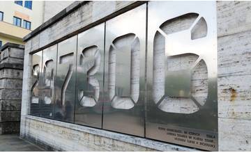 Ciferník na balustráde v Žiline má nové číslo, viaže sa k tradícii textilnej výroby