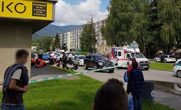 Vo Vrútkach útočil bývalý žiak školy, policajti po 22-ročnom mužovi strieľali v obrane pred nožom