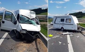 Pri zrážke odpojeného karavanu s dodávkou v Ružomberku vyhasol život 44-ročného vodiča