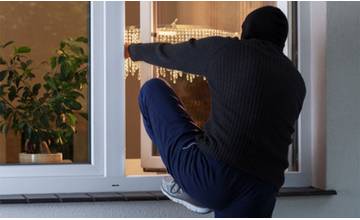 V mestskej časti Trnové sa do domu vlámal zlodej, spôsobil škodu za viac než 3 600 eur