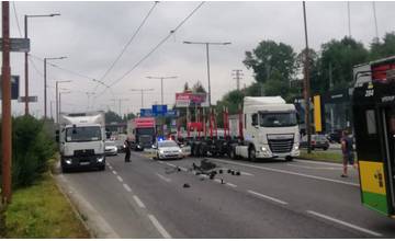 AKTUÁLNE: Na Košickej ulici došlo k poškodeniu trakčného vedenia, trolejbusové linky presmerovali