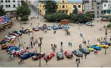 Žilinské ulice a námestie zaplnia v rámci charitatívnej akcie Rally Radosti superšportové autá