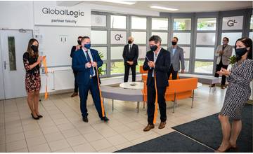 Fakulta riadenia a informatiky v Žiline zrekonštruovala vstupnú halu za podpory partnera GlobalLogic