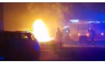VIDEO: V noci zo štvrtka na piatok zasahovali žilinskí hasiči pri požiari auta na sídlisku Solinky