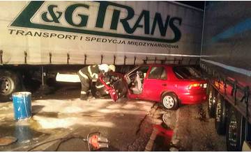 Nehoda pri Kysuckom Novom Meste dnes ráno ochromila dopravu až v Žiline, zranili sa dve osoby