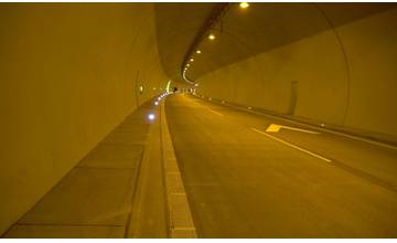 Diaľničný tunel Považský Chlmec dnes uzavrú pre pravidelnú údržbu, obmedzenia skončia v nedeľu
