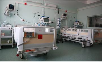 V Žiline pribúdajú COVID pacienti, nemocnica preto otvára druhý pandemický pavilón v LDCH