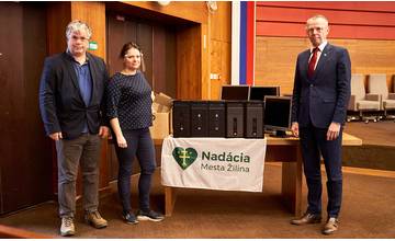 Mestský úrad Žilina daroval nadácii nevyužívané počítače, podobná pomoc je vítaná od každého