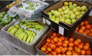 TESCO dnes venovalo zamestnancom žilinskej nemocnice až 100 kilogramov čerstvého ovocia