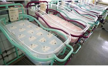 Počet pôrodov v žilinskej nemocnici láme rekordy, v pomere na 100 dievčat sa narodilo 113 chlapcov