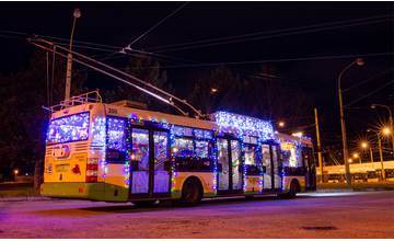 Vianočný trolejbus bude v Žiline premávať ešte týždeň, podporte ho v medzinárodnej súťaži