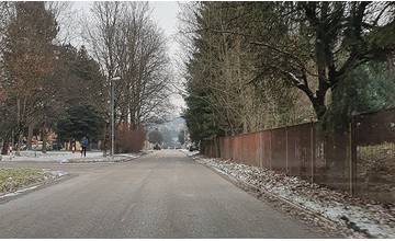Úsek ulice Poľná, ktorá spája mestské časti Hliny a Bôrik, chcú opätovne zjednosmerniť