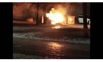 VIDEO: V Žiline opäť horeli kontajnery na odpad, hasiči v noci zasahovali na sídlisku Solinky