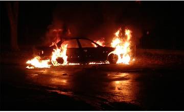VIDEO: Hasiči zasahovali pri ďalšom požiari v Žiline, na sídlisku Vlčince zhorelo osobné auto