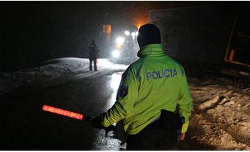 Polícia v Žilinskom kraji zistila pri kontrolách takmer 1 300 porušení opatrení, najviac s rúškami