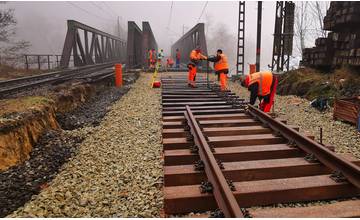 Prvá etapa rekonštrukcie železnice medzi Kraľovanmi a Ľubochňou bola ukončená, druhá začne tento rok