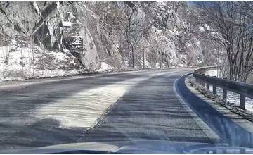 Na ceste pod Strečnom začnú v sobotu ráno opravovať výtlky, premávka bude obmedzená do konca víkendu