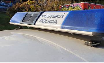Na sídlisku Hájik bol napadnutý a okradnutý 15-ročný chlapec, podozrivého vypátrali mestskí policajti