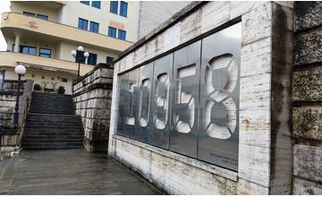 Ciferník na balustráde v centre Žiliny opäť s novým číslom