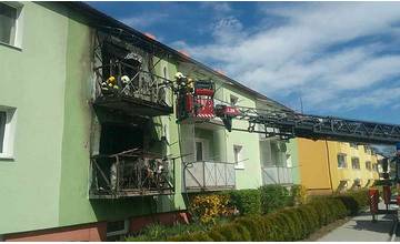 V Liptovskom Mikuláši horel byt, oheň sa rozšíril cez balkón na ďalšie poschodie