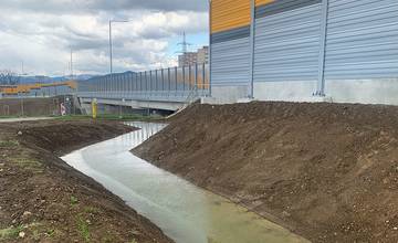 Podjazd na Solinkách zatápa počas dažďov voda, problém sa má vyriešiť dostavbou privádzača