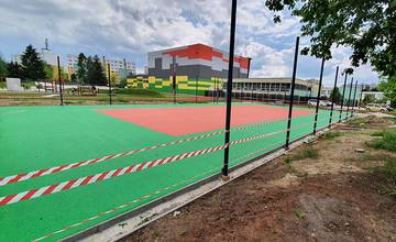 FOTO: K tartanovému oválu a skateparku na Bôriku pribudne nové multifunkčné ihrisko s tlmiacim povrchom
