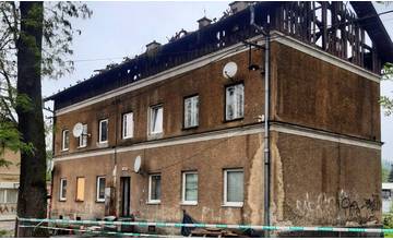 Obyvateľom vyhorenej bytovky zabezpečili náhradné bývanie, mesto chce budovu zrekonštruovať